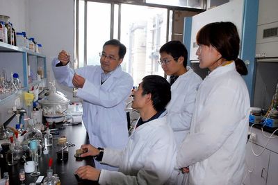 材料科學(xué)之光 馮小明院士榮獲何梁何利基金科學(xué)與技術(shù)進(jìn)步獎